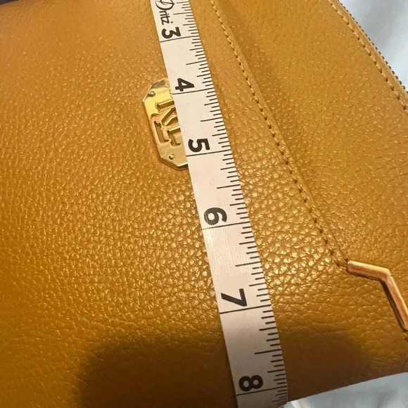 Lauren Ralph Lauren Mustard Pebbled Leather Crossbody Gold Hardware - Picture 12 of 12